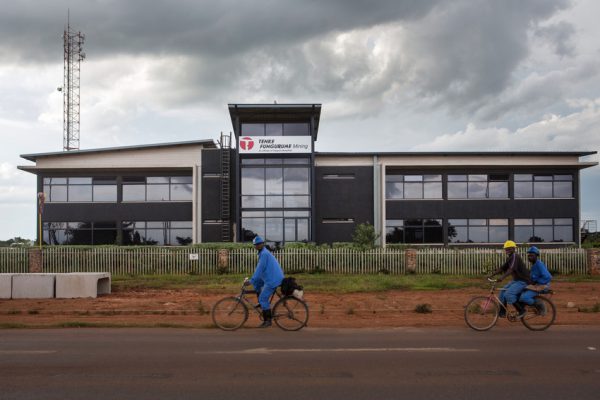 Gwenn Dubourthoumieu pour Jeune Afrique