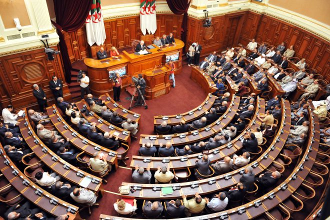 Algérie : la révision du règlement intérieur de l'Assemblée suscite la polémique
