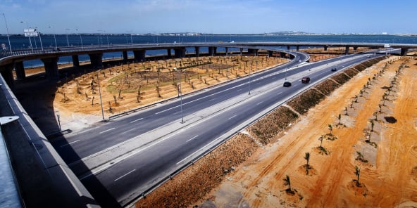 L'Afrique, qui sera bientôt peuplée de 2,5 milliards d’habitants, a un besoin d'infrastructures colossal. Ici, l'aménagement autoroutier du pont de Radès, en Tunisie.