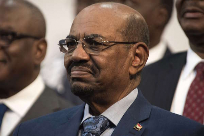 Omar el-Béchir sera-t-il vraiment livré à la CPI par le Soudan ?