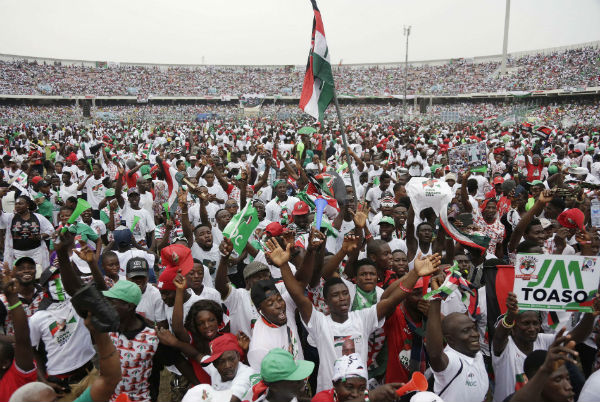 Des Partisans Du Président Sortant John Dramani Mahama, Candidat À Sa Réélection À La Tête Du Ghana, À Accra Le 5 Décembre 2016 .