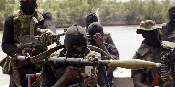 Des militants armés dans le Delta du Niger, en février 2006.