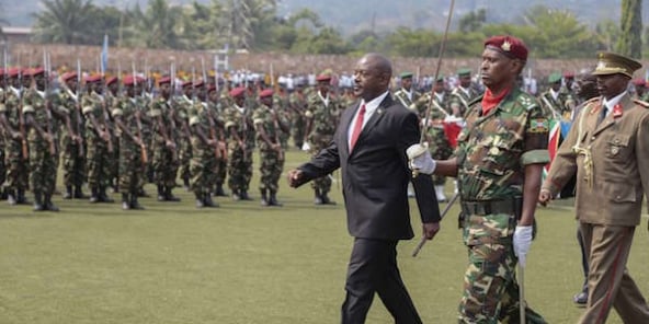 Le président burundais Pierre Nkurunziza au défilé militaire à l’occasion de la fête de l’Indépendance du Burundi, le 1er juillet 2015, à Bujumbura. © Berthier Mugiraneza/AP/SIPA