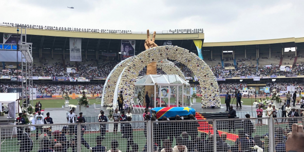 OBSÈQUES D’ÉTIENNE TSHISEKEDI, HOMMAGE NATIONAL ET POPULAIRE MÉRITÉ ! AUJOURD'HUI PLACE AU DEUIL, SACRÉ ET REDEVABLE AU DÉFUNT ! D75ot3pw4aansog-592x296-1559311966