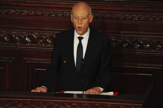 Tunisie : face à la crise politique, Kaïs Saïed menace de dissoudre le Parlement