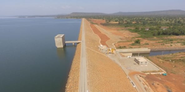 Vue aérienne du barrage de Samendéni, inauguré le 30 novembre par le président burkinabé Roch Kaboré.