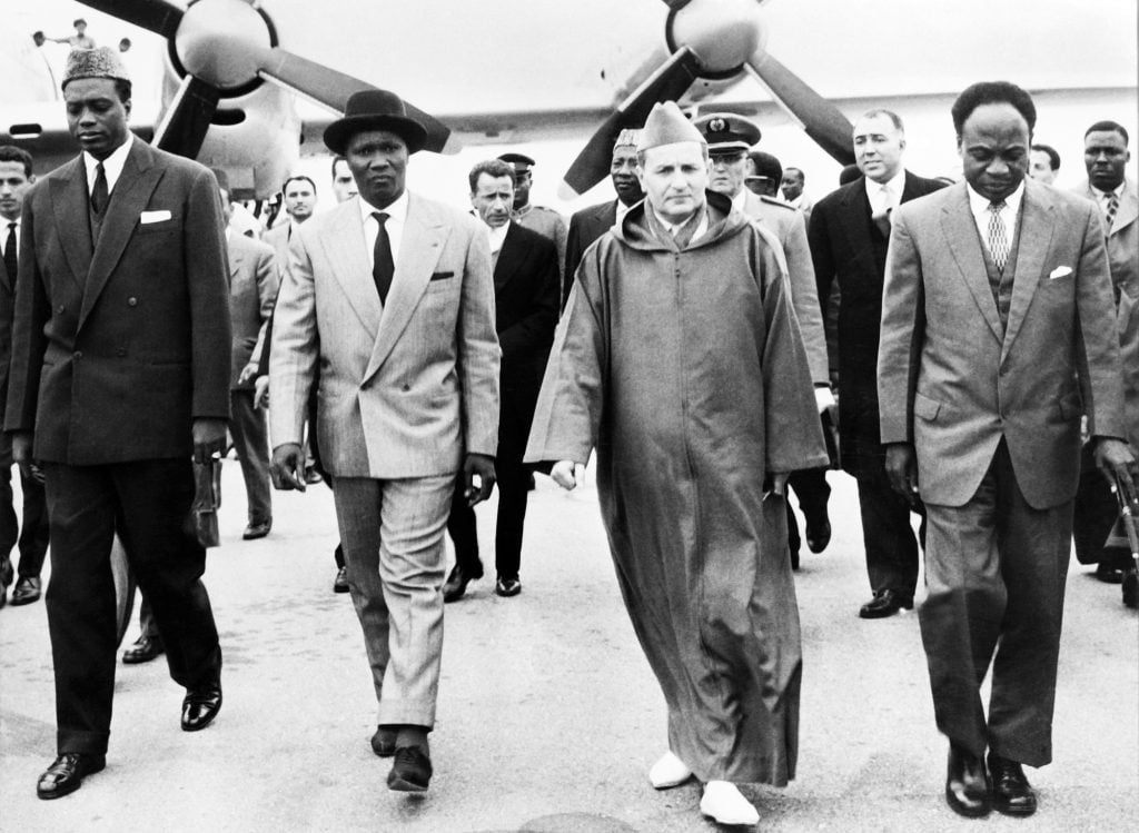 Le roi du Maroc Mohammed V (au centre) accueillant les leaders africains avant l’ouverture de la Conférence de Casablanca, le 3 janvier 1961.