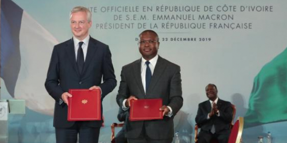Bruno Le Maire, ministre français de l'Économie, et Romuald Wadagni, ministre béninois de l'Économie et des Finances, le 22 décembre à Abidjan.