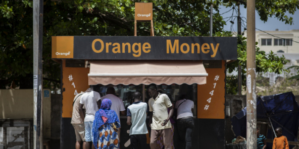Kiosque Orange Money dans le quartier des Almadies à Dakar.