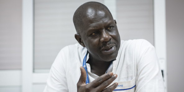 Rencontre avec le docteur Ousmane Faye, responsable du pôle virologie à l’Institut Pasteur de Dakar, le 1er mars 2020.
