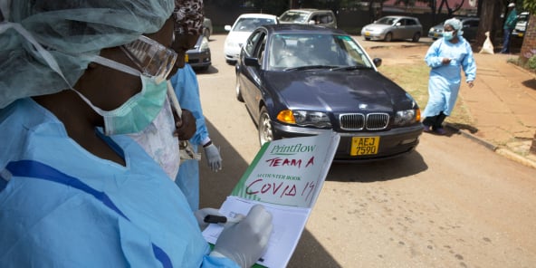 Des soignants, à Harare, au Zimbabwe , le 21 mars 2020, en pleine épidémie de coronavirus (Photo d'illustration).