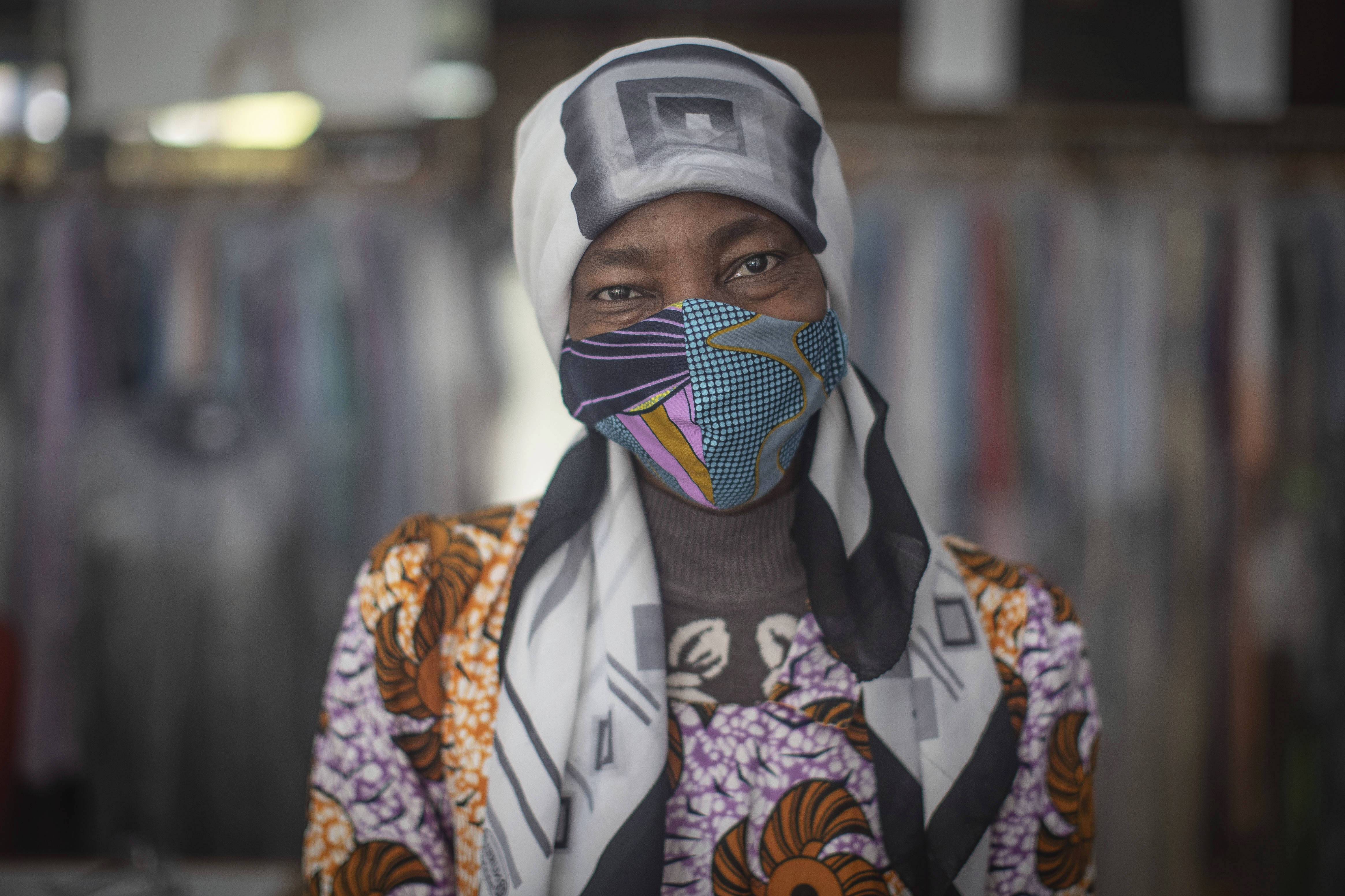 Solange Benga, Originaire De Rdc, Dans L’atelier De Couture De L’ong Migrants Du Monde Où Elle Fabrique Des Masques Contre Le Coronavirus, À Rabat, Au Maroc, Le 16 Avril 2020 (Illustration).