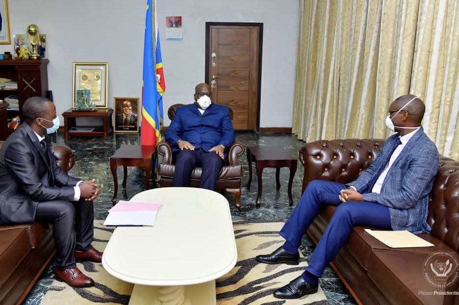 Jérôme Munyangi, le médecin pro-artemisia congolais (d.), lors de sa rencontre avec le président Félix Tshisekedi, le 12 mai 2020.