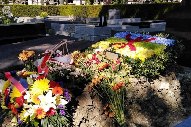 Algérie : le chanteur Idir repose au cimetière parisien du Père Lachaise