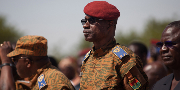 Gilbert Diendéré lors des funérailles des six casques bleus burkinabè tués le 2 juillet 2015 au Nord-Mali au cours d'une attaque terroriste.