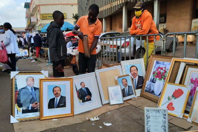 À Yaoundé, les portraits de Paul Biya n'ont plus la cote