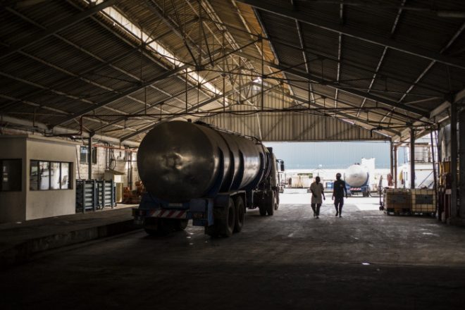 Sénégal : des stocks massifs de nitrate d'ammonium dans le port de Dakar suscitent l'inquiétude