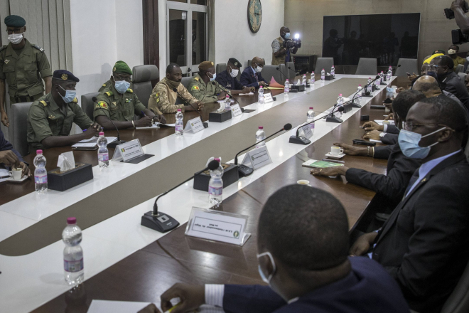 Coup d'État au Mali : les militaires proposent une transition de trois ans