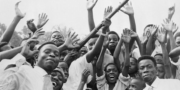Des Congolais célèbrent la déclaration d’indépendance, le 7 janvier 1960 à Leopoldville.