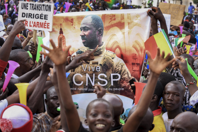 Mali : la transition au centre d'un bras de fer entre le Mouvement du 5 juin et les militaires