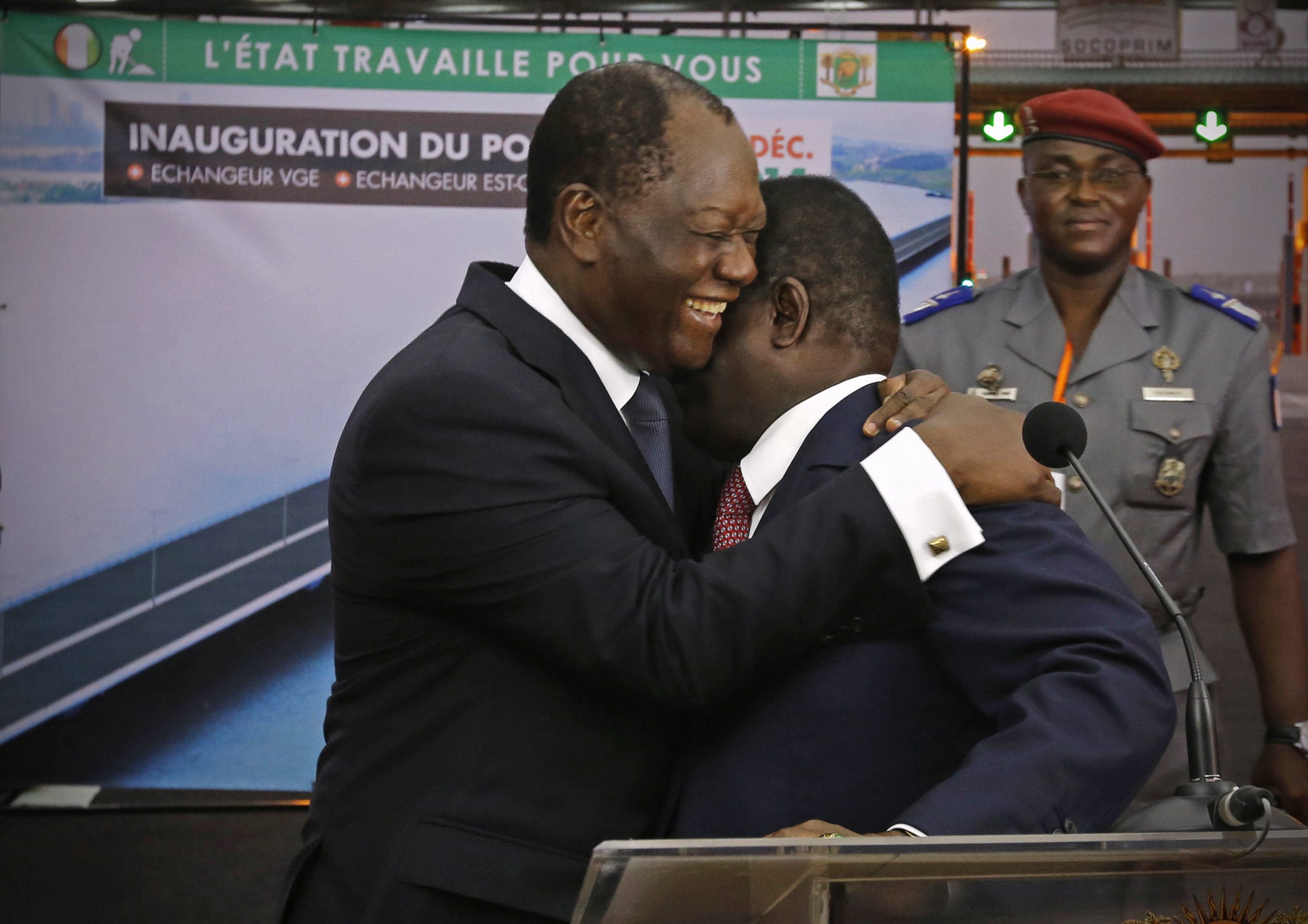 Alassane Ouattara et Henri Konan Bédié, à Abidjan, le 16 décembre 2014.