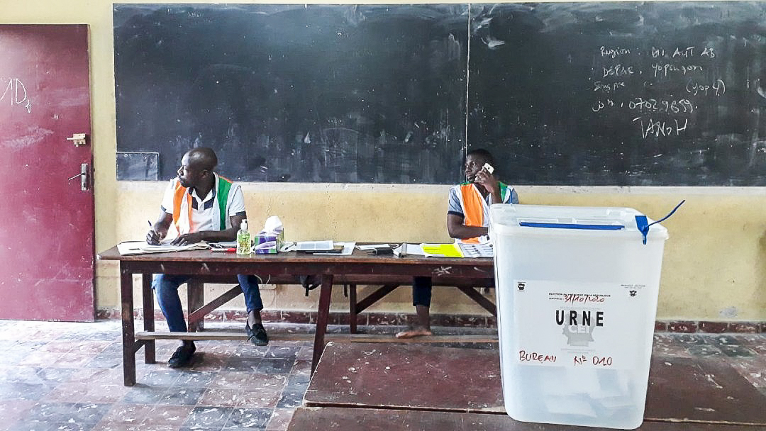 Au bureau de vote du groupe scolaire groupe scolaire William Ponty, à Yopougon, quelques instants avant la fermeture, ce 31 octobre.
