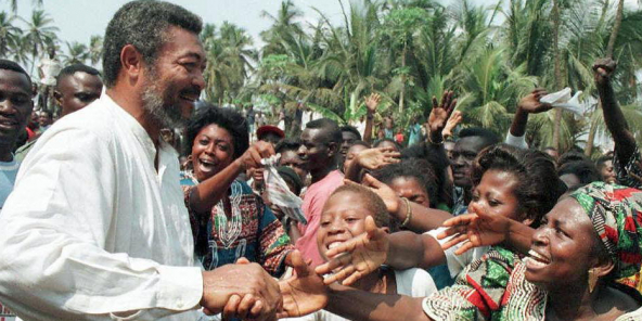 Jerry Rawlings, lors d'un meeting de campagne pour la présidentielle de 1996 à Accra, à l'issue de laquelle il a été réélu à un second mandat.