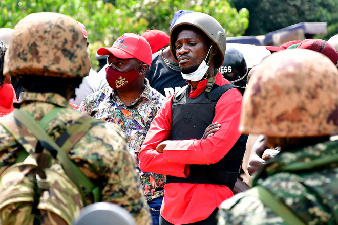 Présidentielle en Ouganda : face à Museveni, l'impossible campagne de Bobi Wine