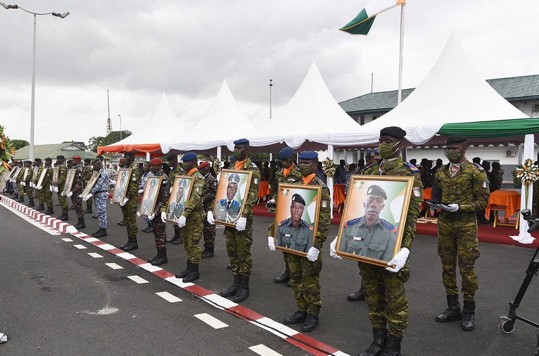 Lors de l’hommage rendu à Abidjan aux 14 militaires tués à Kafolo, dans la nuit du 10 au 11 juin 2020.