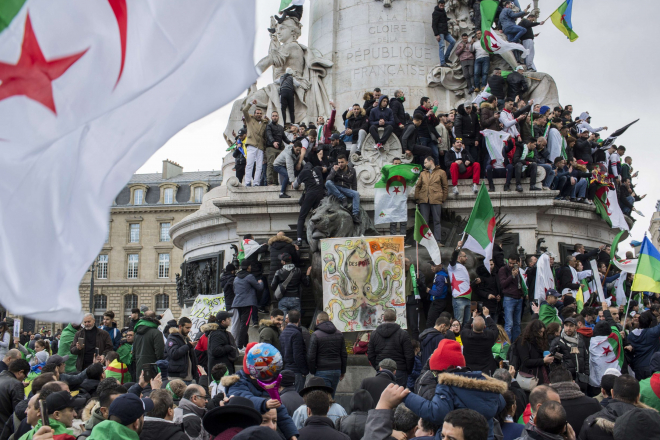 Algérie-France : la diaspora ne lâche pas le Hirak