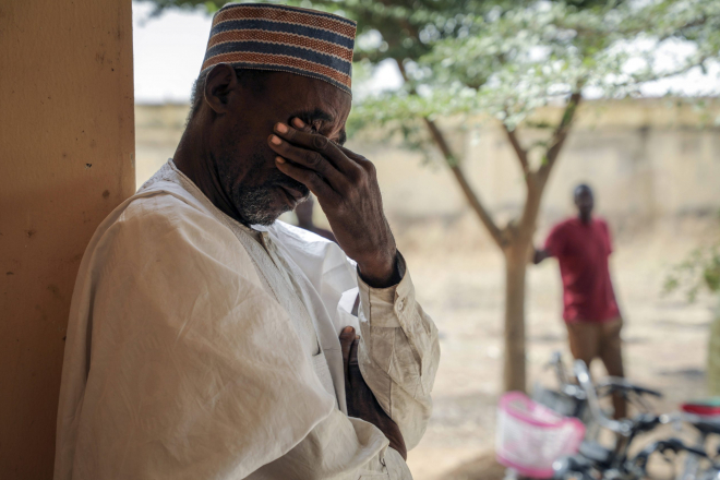 Pleurs et angoisse dans le nord-ouest du Nigeria après l'enlèvement de 317 adolescentes