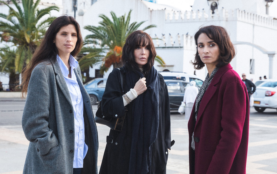 De gauche à droite, les actrices Maïwenn, Isabelle Adjani, et Rachida Brakni, à l’affiche de « Sœurs », long métrage de Yamina Benguigui.