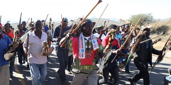 Des partisans de Jacob Zuma manifestent près de Nkandla, dans le KwaZulu Natal, le 1er juillet 2021.