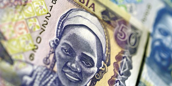 Un billet de Dalasi, la monnaie gambienne.